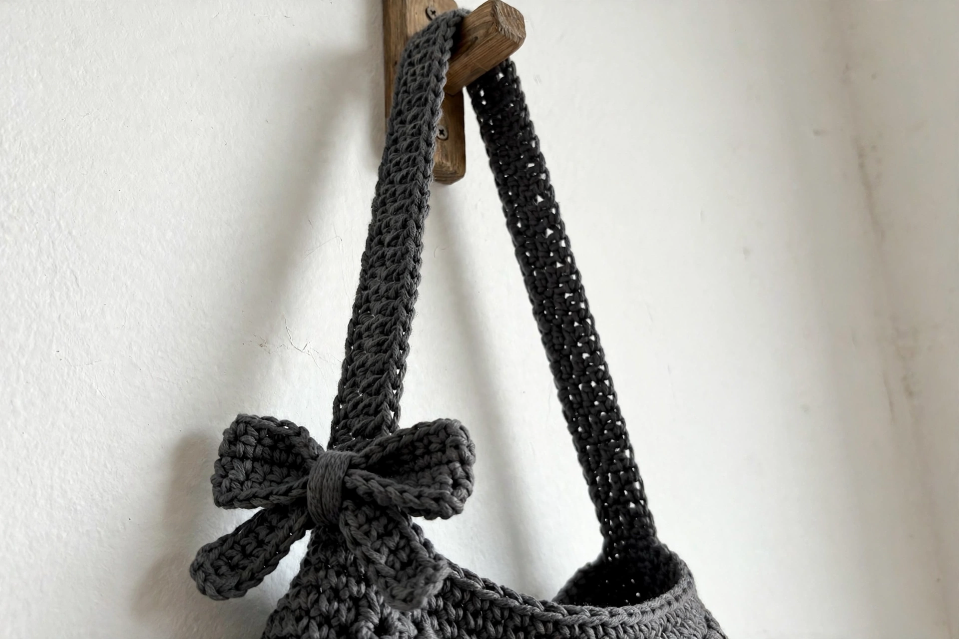 Bow shoulder bag strap and hardware