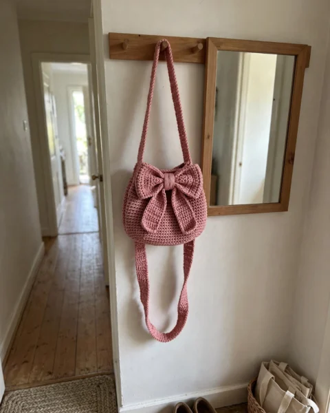 Dusty Rose Bow Handbag Free Crochet Pattern