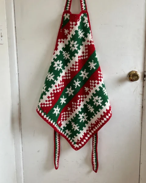 Retro C2C Crochet Christmas Apron Pattern