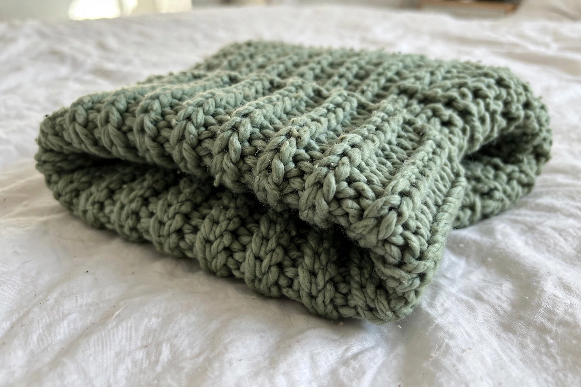 Turtleneck collar ribbing detail